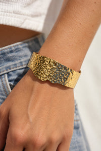 SELENA TEXTURED BRACELET