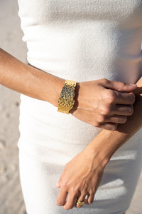 SELENA TEXTURED BRACELET