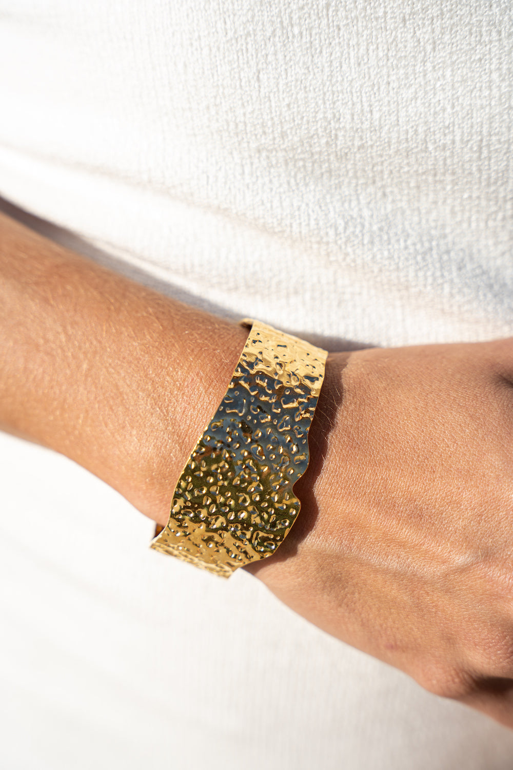 SELENA TEXTURED BRACELET