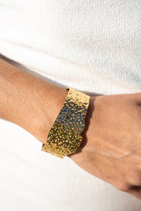 SELENA TEXTURED BRACELET
