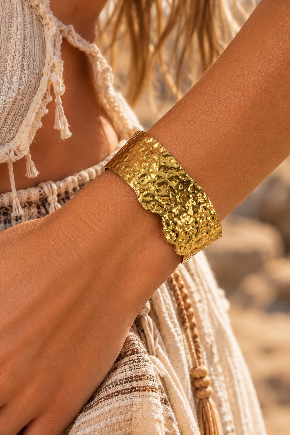 SELENA TEXTURED BRACELET