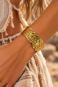 SELENA TEXTURED BRACELET