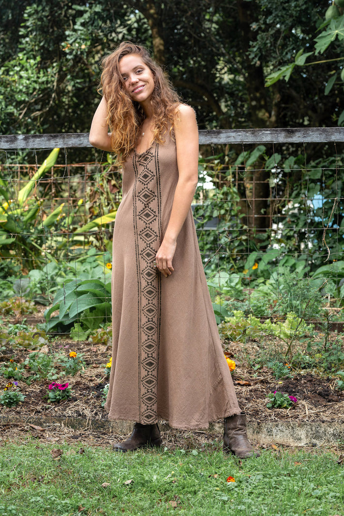 ILANA DRESS EARTHY BROWN