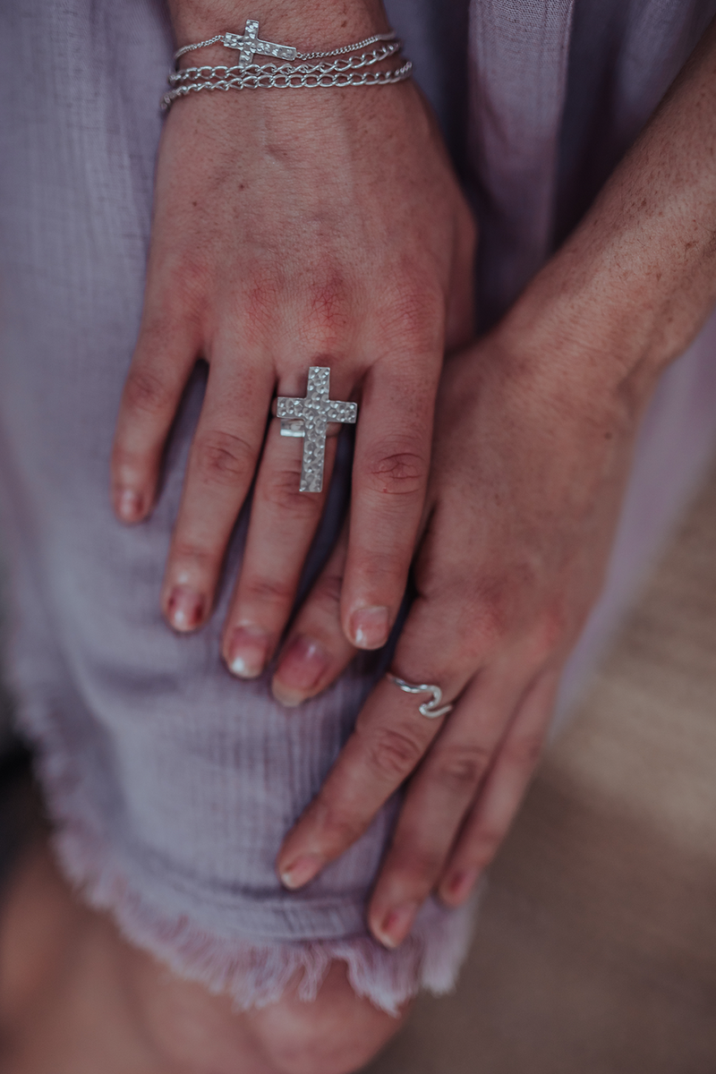 CROSS RING